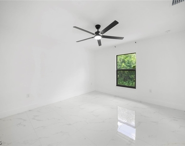 668 Chemstrand Street E - Photo Thumbnail 13