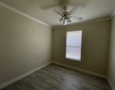 5934 Heathmoor Lane - Photo Thumbnail 5