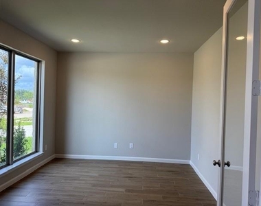 10918 Spring Wind Drive - Photo Thumbnail 3
