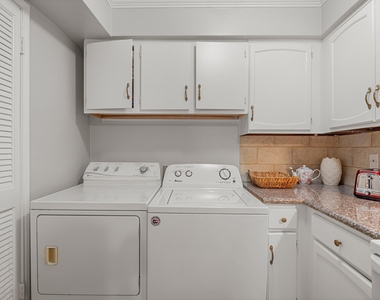 355 N Post Oak Lane - Photo Thumbnail 13