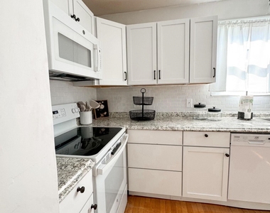 53 Thompson - Photo Thumbnail 5