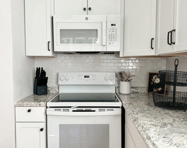 53 Thompson - Photo Thumbnail 6