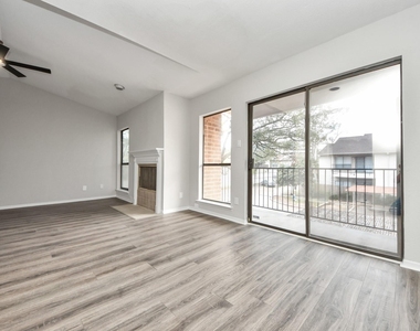 1818 Augusta Drive - Photo Thumbnail 9