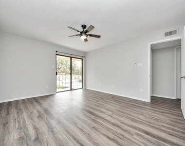1818 Augusta Drive - Photo Thumbnail 25