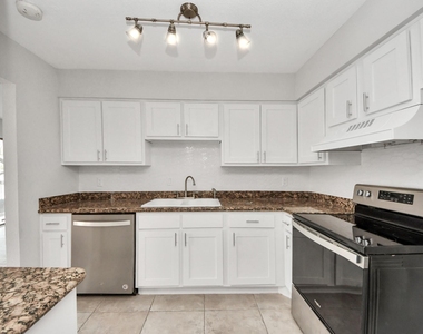 1818 Augusta Drive - Photo Thumbnail 11