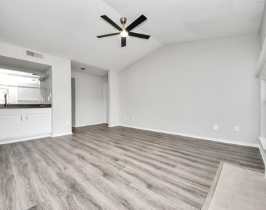 1818 Augusta Drive - Photo Thumbnail 7