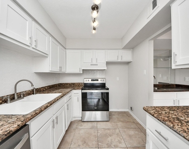 1818 Augusta Drive - Photo Thumbnail 12