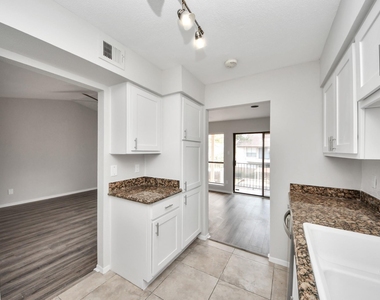 1818 Augusta Drive - Photo Thumbnail 16