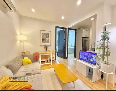 921 Gates Avenue - Photo Thumbnail 2