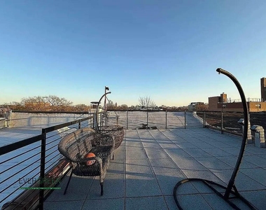 921 Gates Avenue - Photo Thumbnail 5