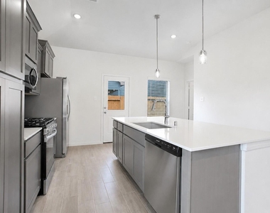 8018 Fijian Cypress Drive - Photo Thumbnail 10