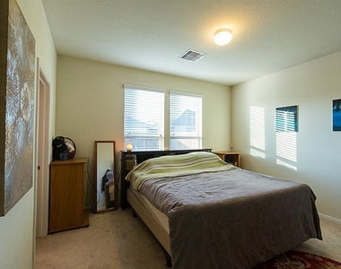 6535 Dayridge Lane - Photo Thumbnail 4