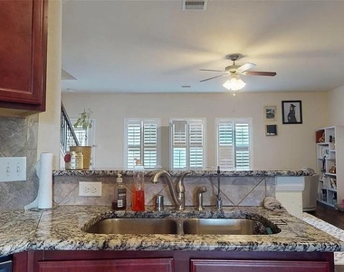 3202 Cabin Wood Way - Photo Thumbnail 7