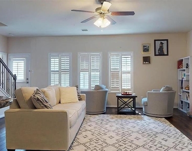 3202 Cabin Wood Way - Photo Thumbnail 3