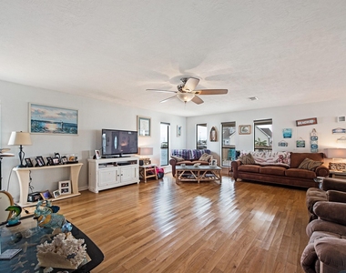 336 Admiral Circle - Photo Thumbnail 23