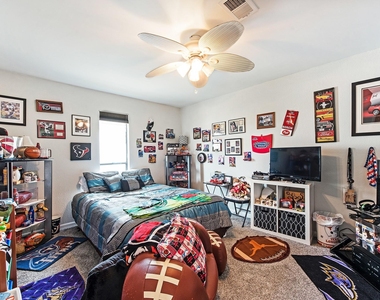 336 Admiral Circle - Photo Thumbnail 32