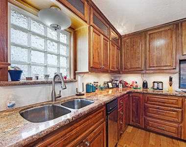 336 Admiral Circle - Photo Thumbnail 21