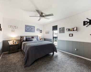 336 Admiral Circle - Photo Thumbnail 25