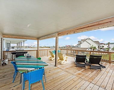 336 Admiral Circle - Photo Thumbnail 8