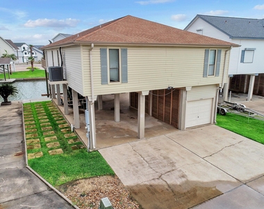 336 Admiral Circle - Photo Thumbnail 2