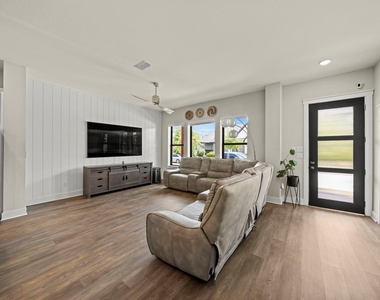 18507 Parkland Square Place - Photo Thumbnail 2