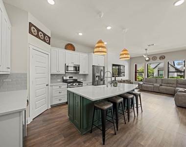 18507 Parkland Square Place - Photo Thumbnail 9