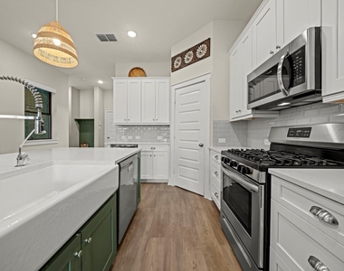 18507 Parkland Square Place - Photo Thumbnail 8