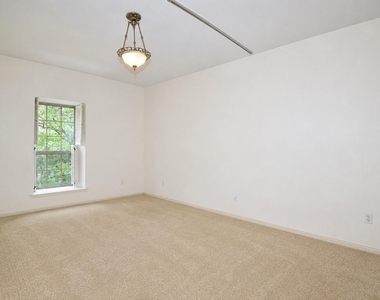2425 Underwood Street - Photo Thumbnail 5