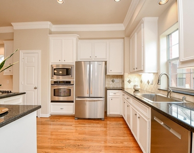 718 Roy Street - Photo Thumbnail 12