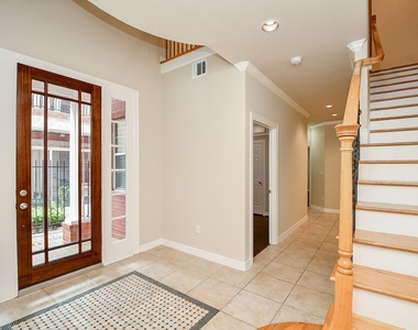 718 Roy Street - Photo Thumbnail 2