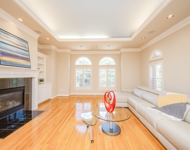 718 Roy Street - Photo Thumbnail 5