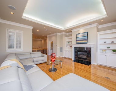 718 Roy Street - Photo Thumbnail 3