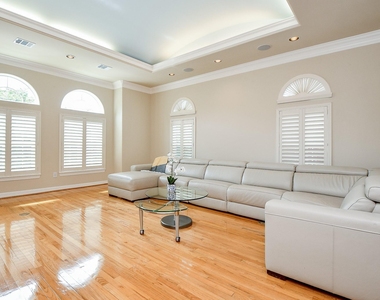 718 Roy Street - Photo Thumbnail 8