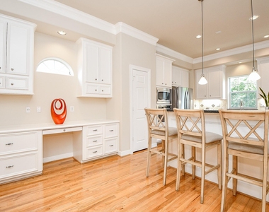 718 Roy Street - Photo Thumbnail 11
