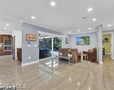 1902 Princess Court - Photo Thumbnail 6