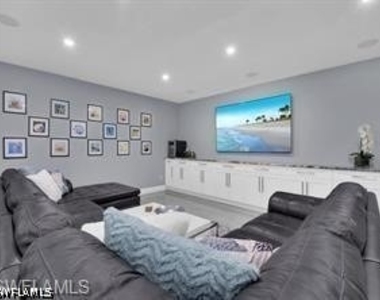 1902 Princess Court - Photo Thumbnail 15