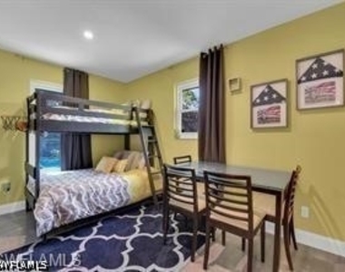 1902 Princess Court - Photo Thumbnail 21