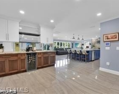 1902 Princess Court - Photo Thumbnail 7