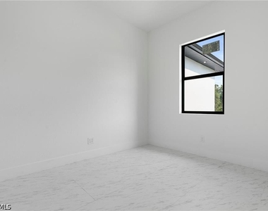 3175 Sunshine Boulevard - Photo Thumbnail 8