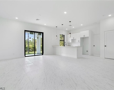 3175 Sunshine Boulevard - Photo Thumbnail 3