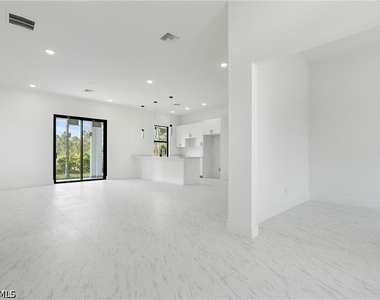 3175 Sunshine Boulevard - Photo Thumbnail 12