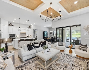 2738 Aviamar Circle - Photo Thumbnail 7