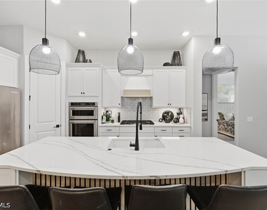 2738 Aviamar Circle - Photo Thumbnail 9
