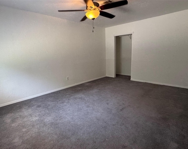 935 Creager Street - Photo Thumbnail 5