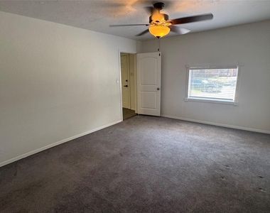 935 Creager Street - Photo Thumbnail 6