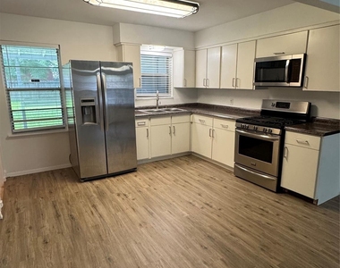 935 Creager Street - Photo Thumbnail 9