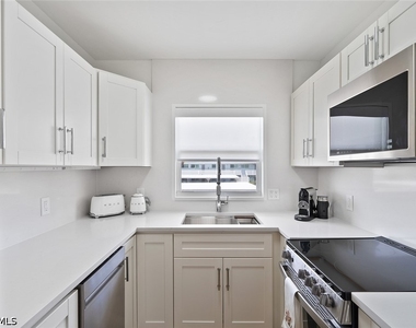410 Broad Avenue S - Photo Thumbnail 1