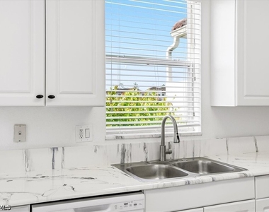 7070 Venice Way - Photo Thumbnail 15