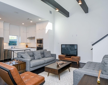 1903 Jack Oak Avenue - Photo Thumbnail 3