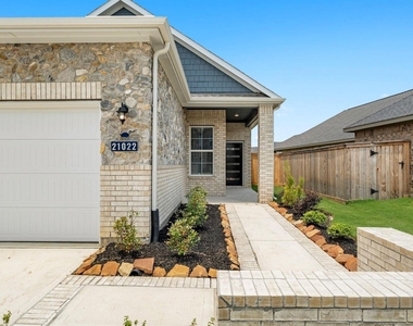 21022 Armstrong County Drive - Photo Thumbnail 4
